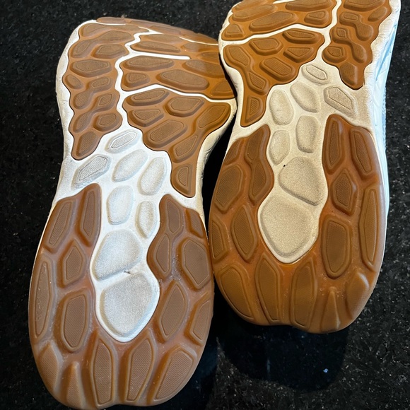 Great new balance shoe unlaced style,  worn 3-4 times! - Picture 3 of 4